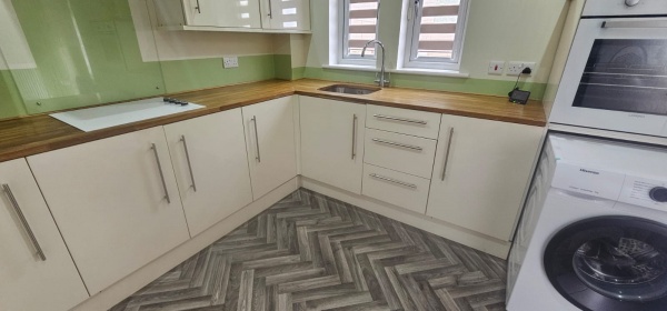 https://www.landlorddirectlets.co.uk/storage/app/uploads/public/685/931/753/6859317530c61469760680.jpg