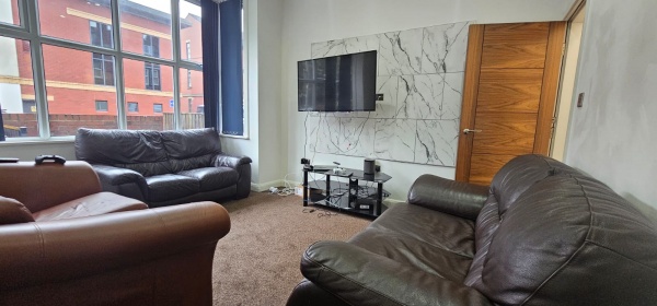 https://www.landlorddirectlets.co.uk/storage/app/uploads/public/66f/bef/d5c/66fbefd5c2b1a801458617.jpg