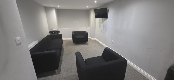 https://www.landlorddirectlets.co.uk/storage/app/uploads/public/6a2/17f/1b6/6a217f1b639aa336811785.jpg