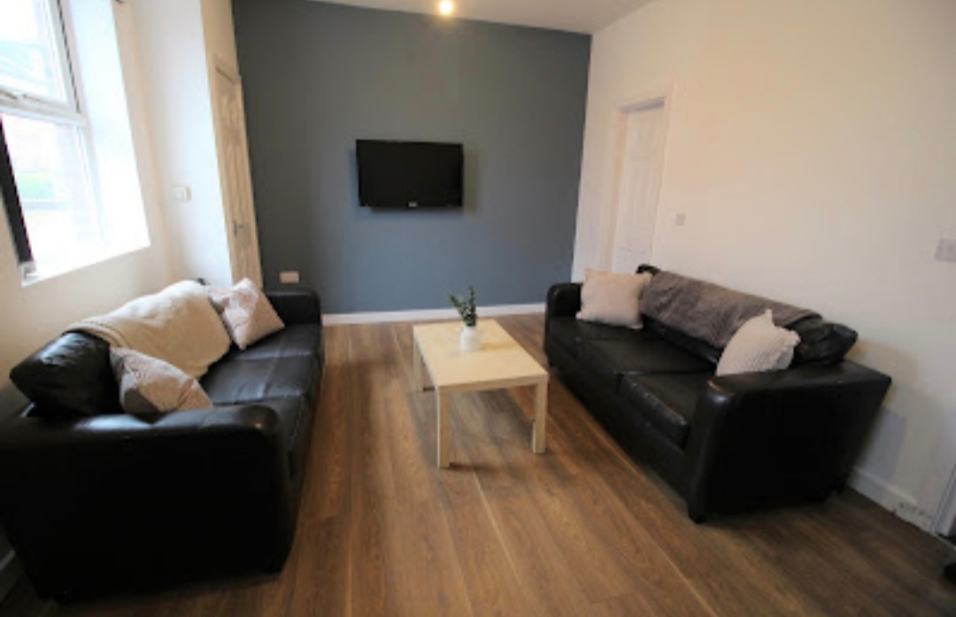 https://www.landlorddirectlets.co.uk/storage/app/uploads/public/671/baf/db1/671bafdb1825b161904519.jpg