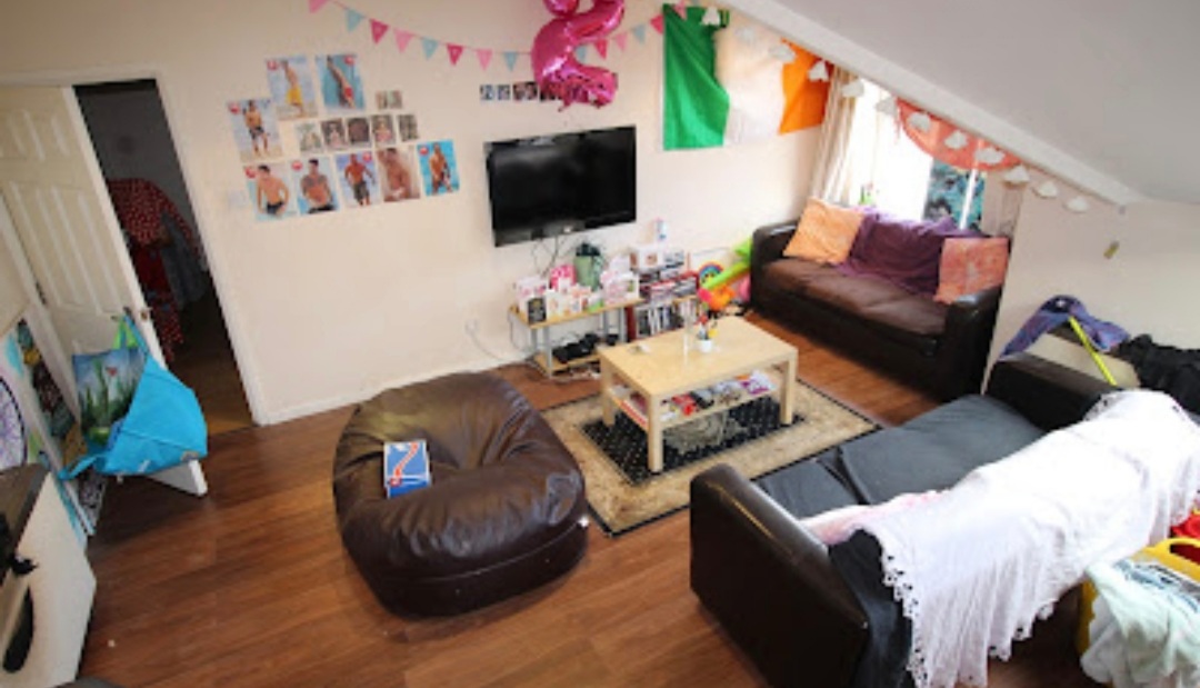 https://www.landlorddirectlets.co.uk/storage/app/uploads/public/671/f9d/dc7/671f9ddc70f5d051907572.jpg