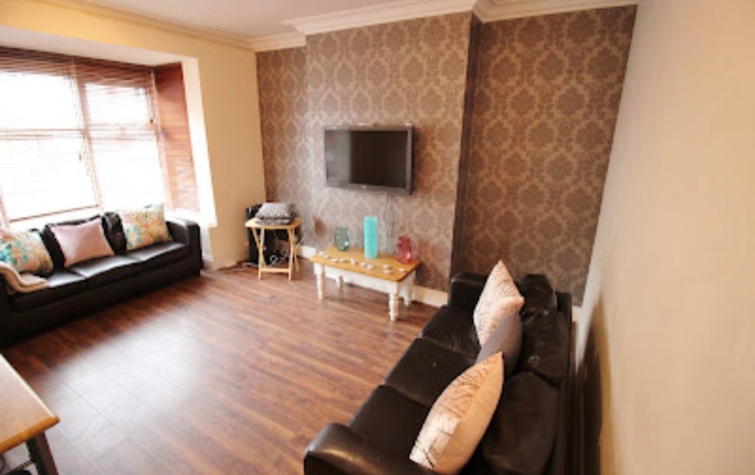 https://www.landlorddirectlets.co.uk/storage/app/uploads/public/671/fbd/2f1/671fbd2f1d1e0952574302.jpg