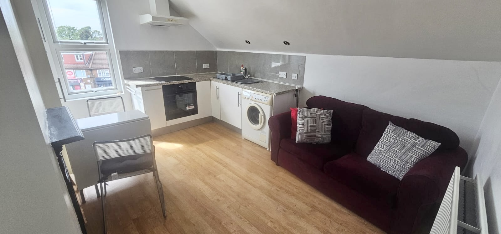 https://www.landlorddirectlets.co.uk/storage/app/uploads/public/685/190/ca2/685190ca2bb46953111718.jpg