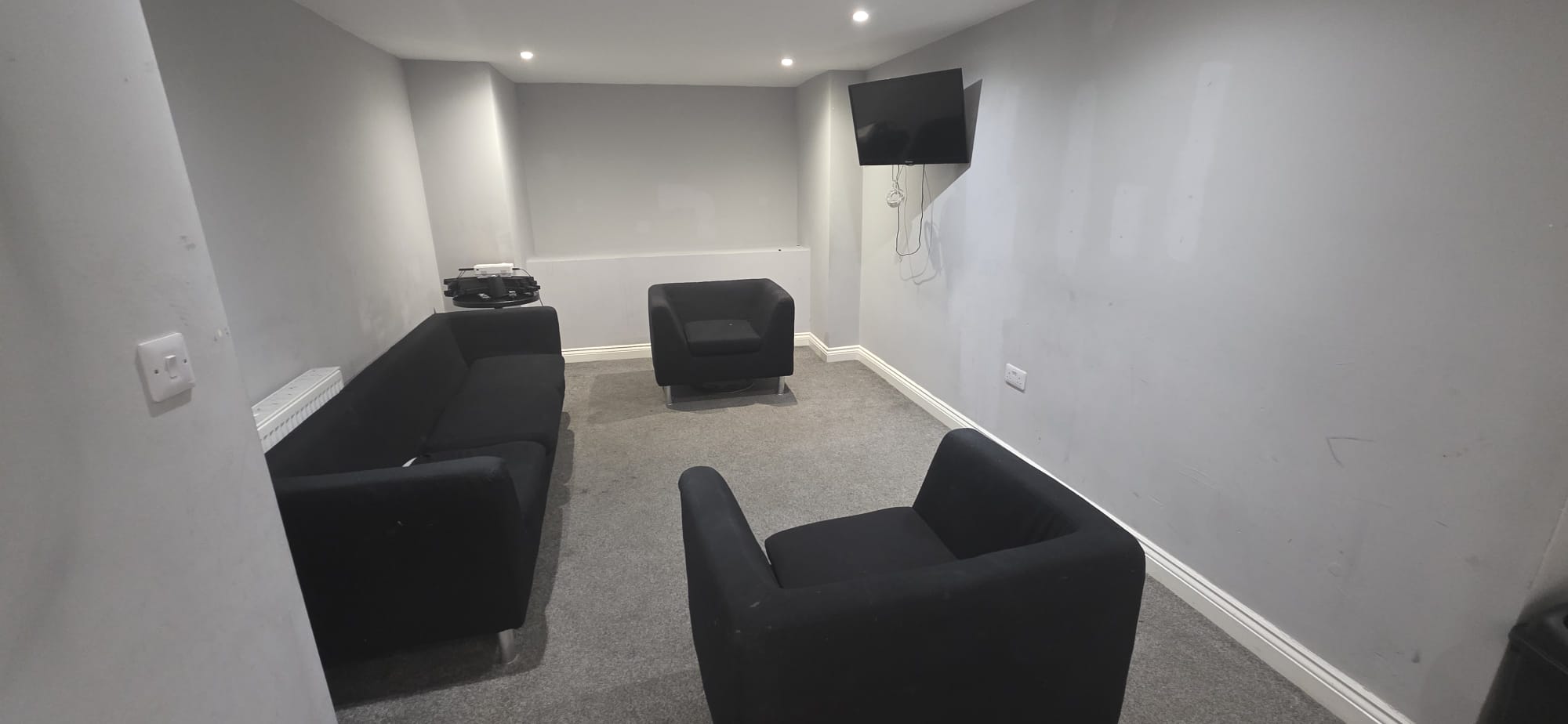 https://www.landlorddirectlets.co.uk/storage/app/uploads/public/6a2/17f/1b6/6a217f1b639aa336811785.jpg