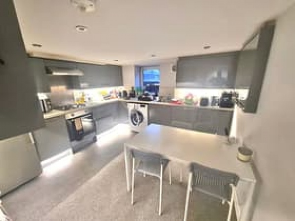 https://www.landlorddirectlets.co.uk/storage/app/uploads/public/641/311/08e/64131108e3d9a102945922.jpg
