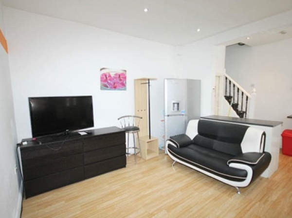 https://www.landlorddirectlets.co.uk/storage/app/uploads/public/5ea/c31/4a9/5eac314a9091e611152712.jpg