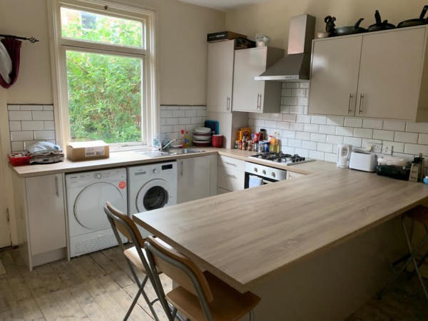 https://www.landlorddirectlets.co.uk/storage/app/uploads/public/5fa/2b1/766/5fa2b17669095282156465.jpeg
