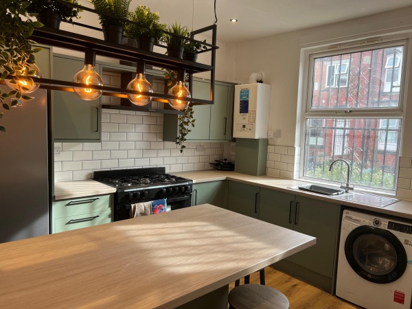 https://www.landlorddirectlets.co.uk/storage/app/uploads/public/68e/3ca/ee1/68e3caee1ea95762278000.jpg